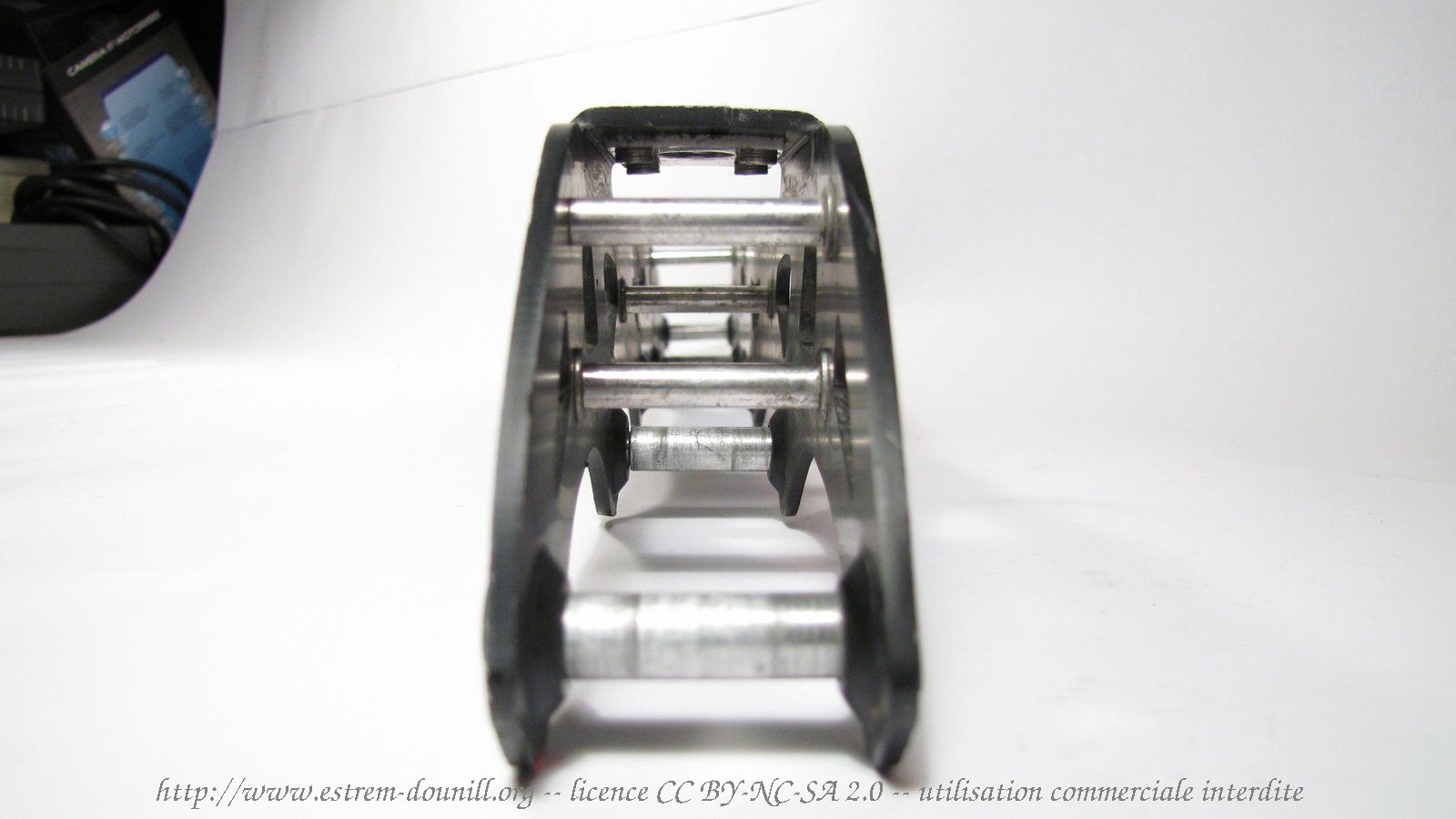 BJ_concept_4x100_1x90_detail_arriere_platine_vrillee.jpg