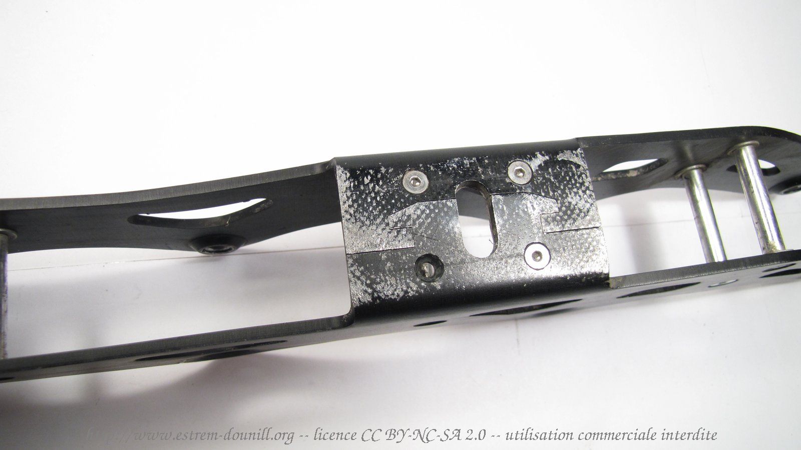 BJ_concept_4x100_1x90_detail_assemblage_embase_avant.jpg