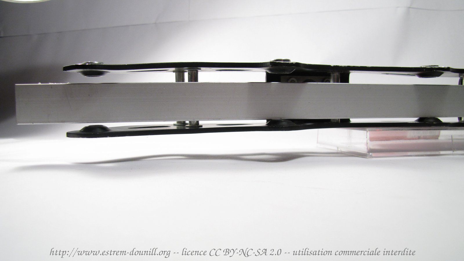 BJ_concept_4x100_1x90_detail_platine_tordue.jpg