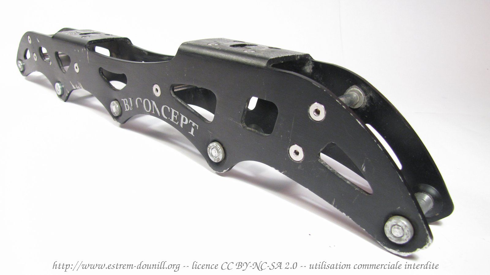 BJ_concept_4x100_1x90_profil_arriere.jpg