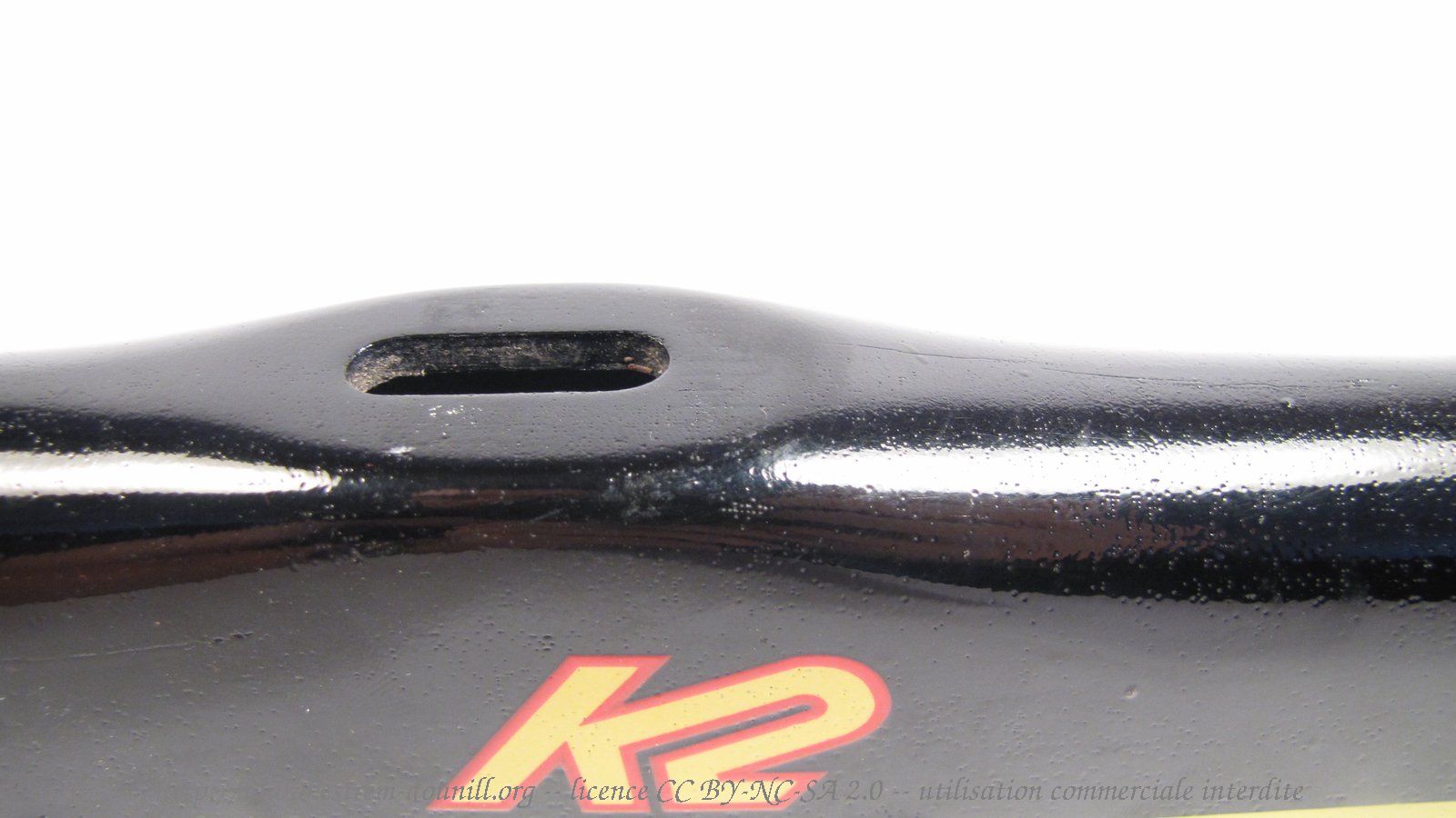 K2_extreme_workout_detail_trou_fixation_avant.jpg