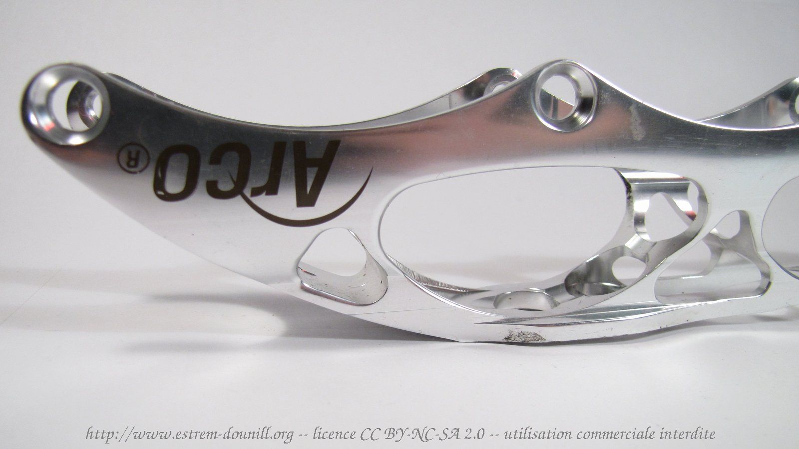 arco_84straight_detail_embase_avant.jpg