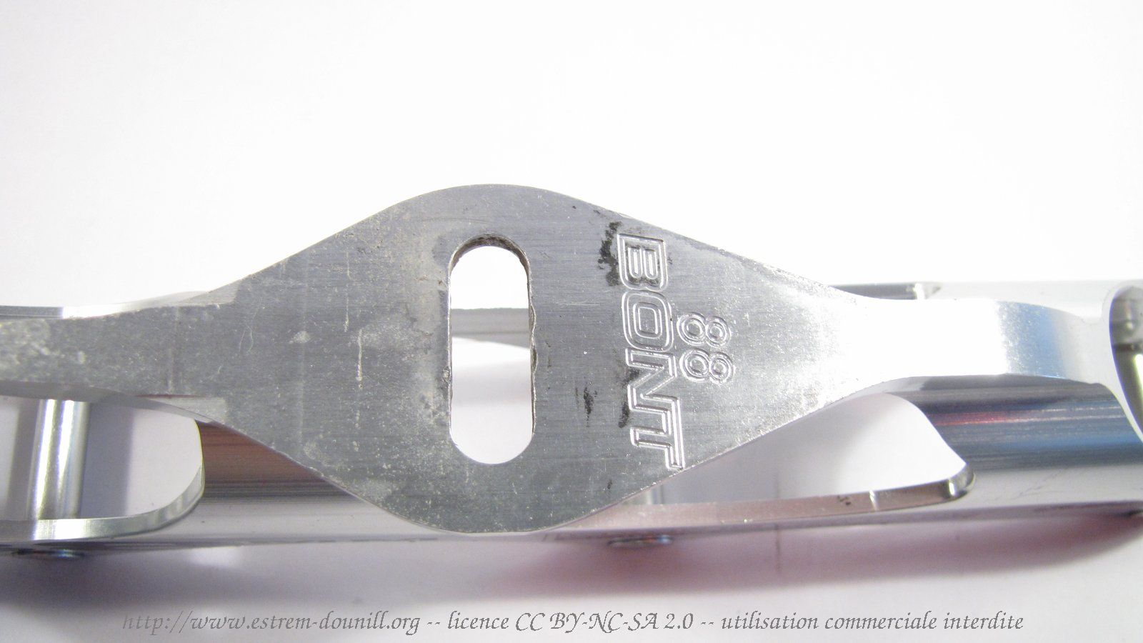bont_sniper_88_detail_embase_avant_dessus.jpg