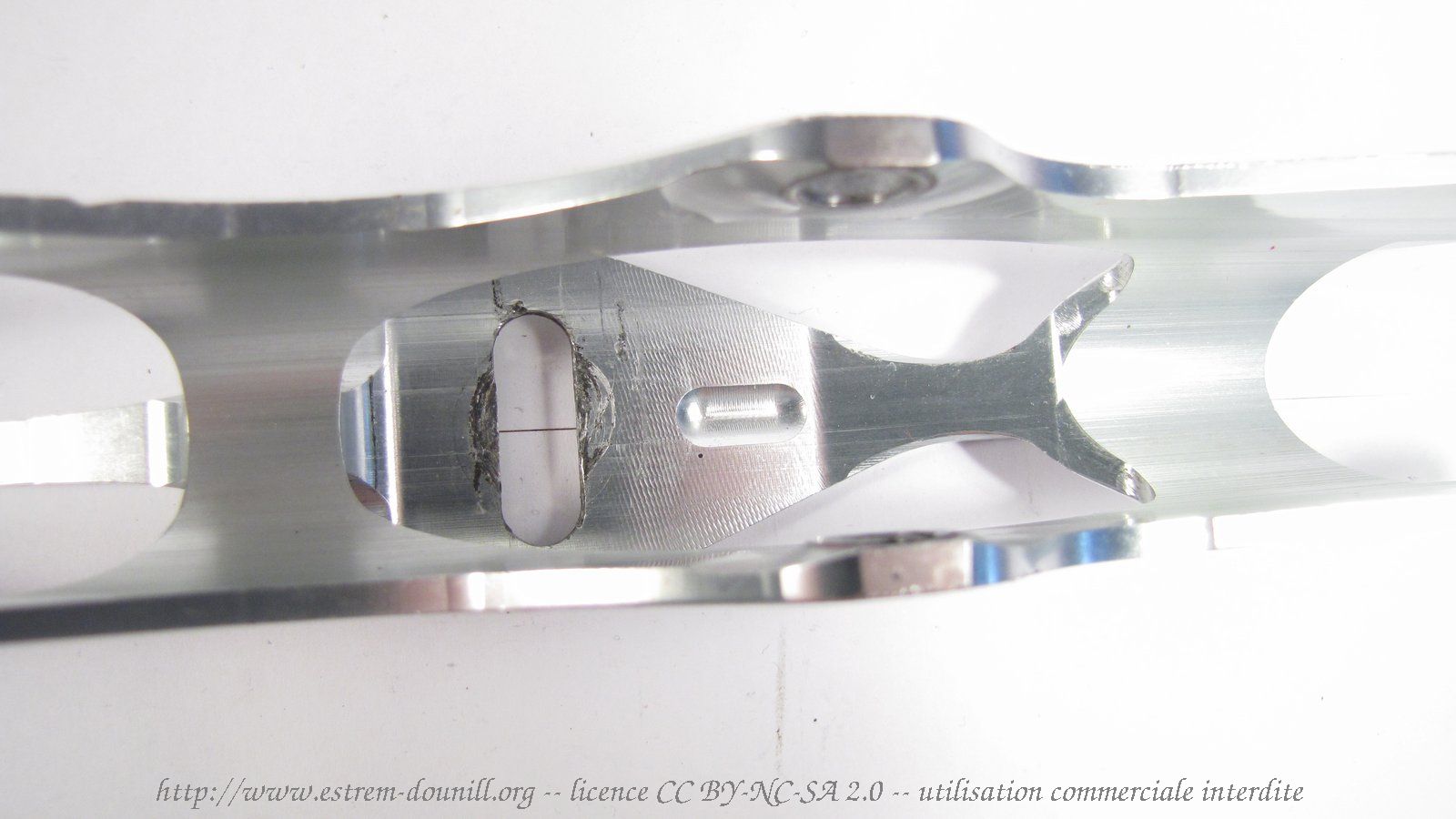 bont_sniper_88_detail_passage_2eme_roue.jpg