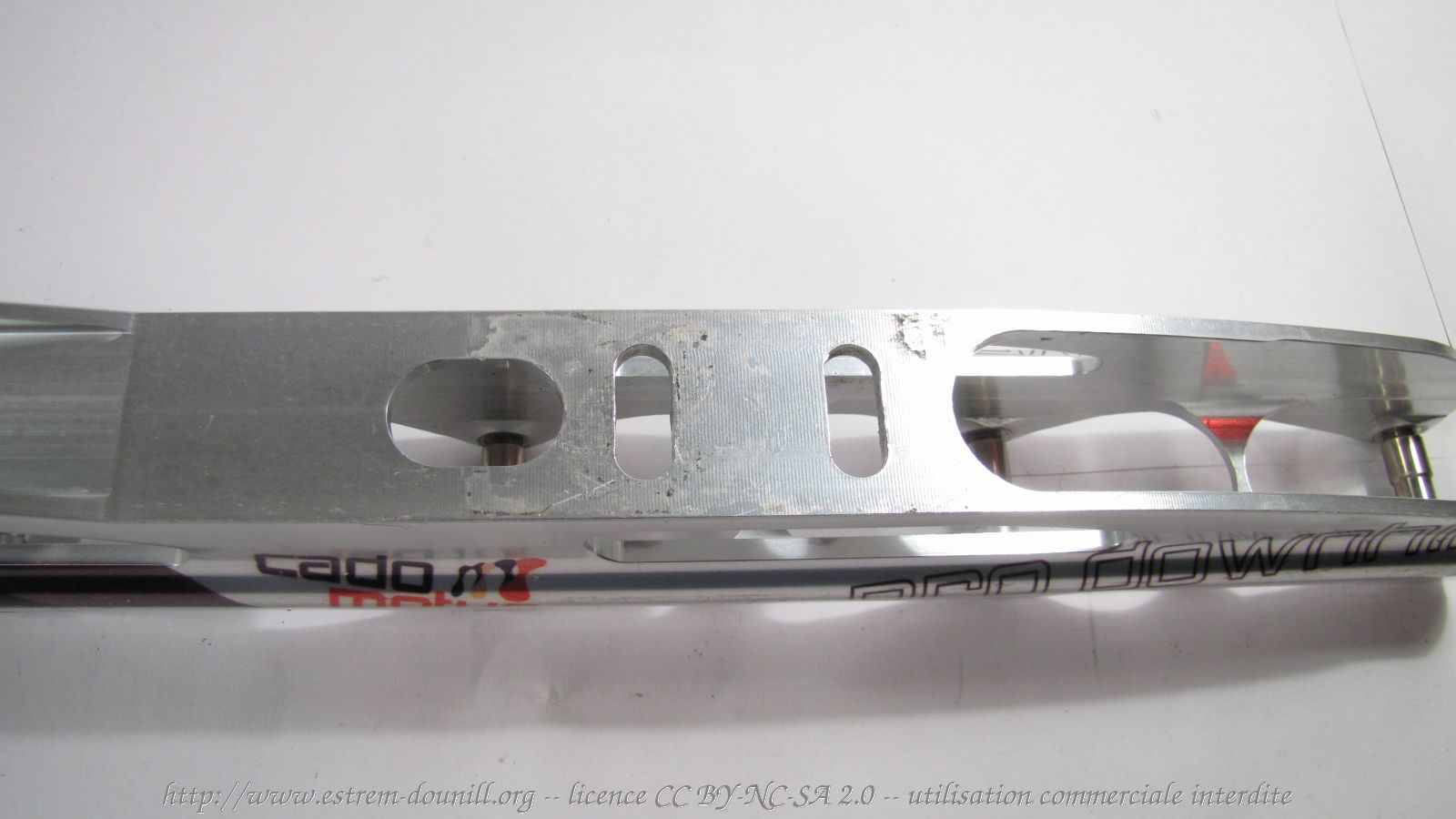 cadomotus_pro_downhill_6x84_detail_double_entraxe.jpg