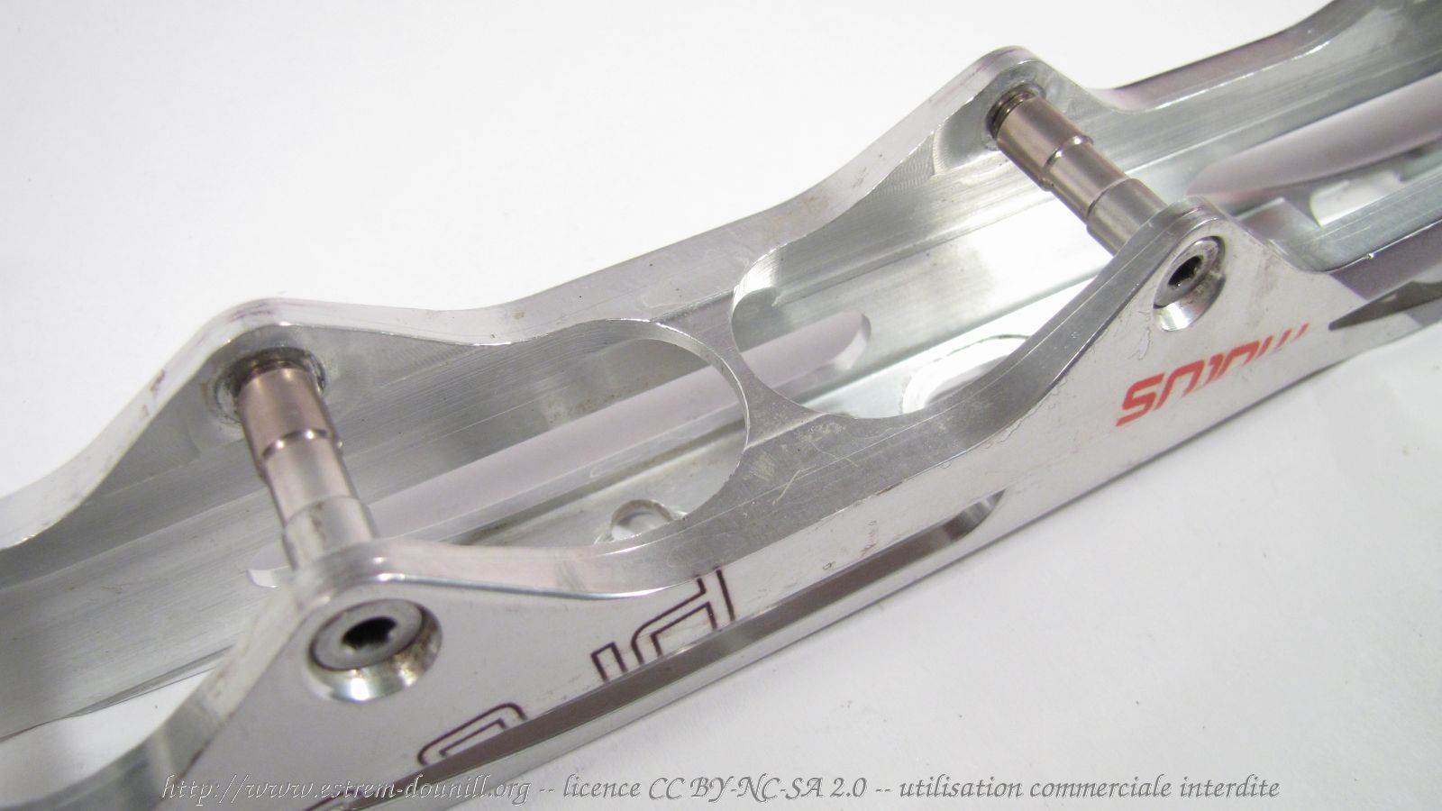 cadomotus_pro_downhill_6x84_detail_pont.jpg