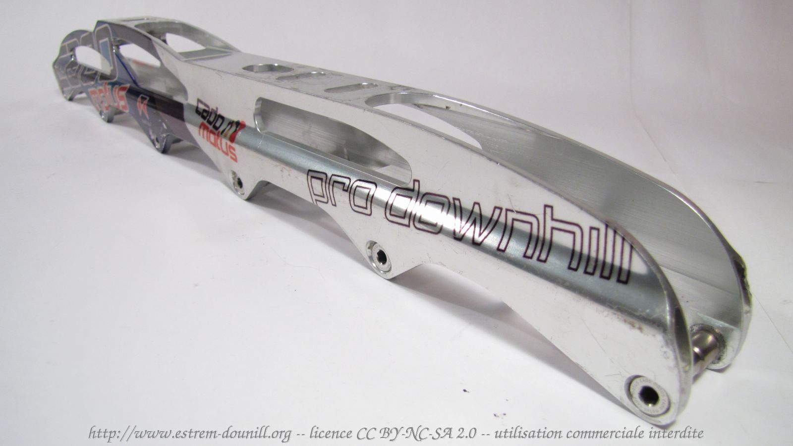 cadomotus_pro_downhill_6x84_profil_avant.jpg