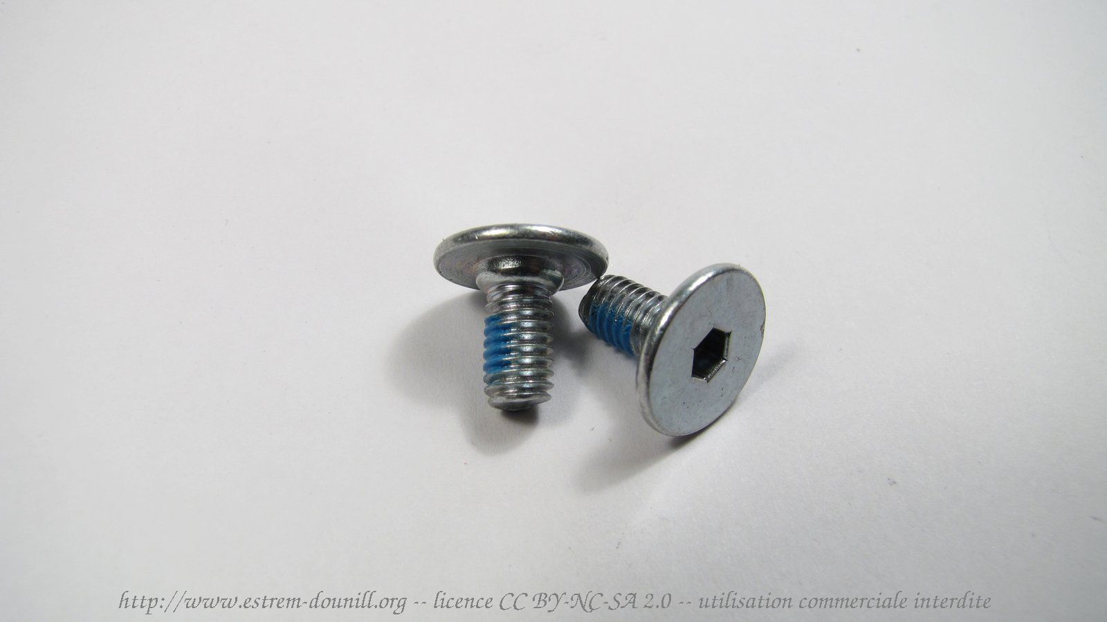 maple_diamond_84_detail_vis_speciales_entraxe_195mm.jpg