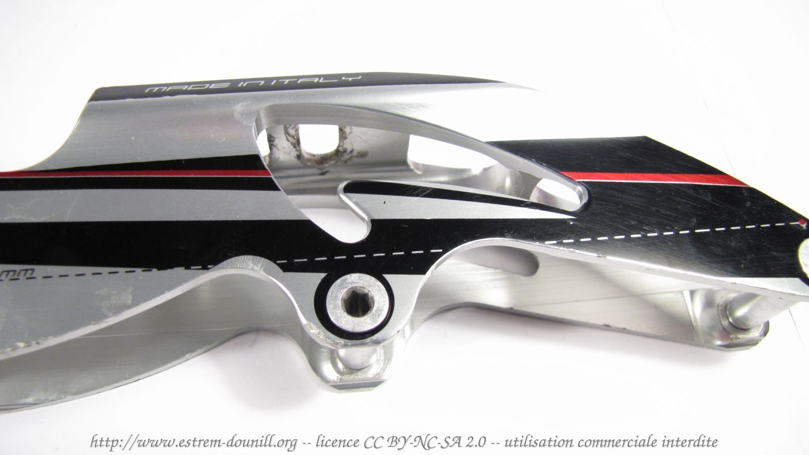 mariani_13.33_84mm_detail_ouverture_laterale_avant.jpg