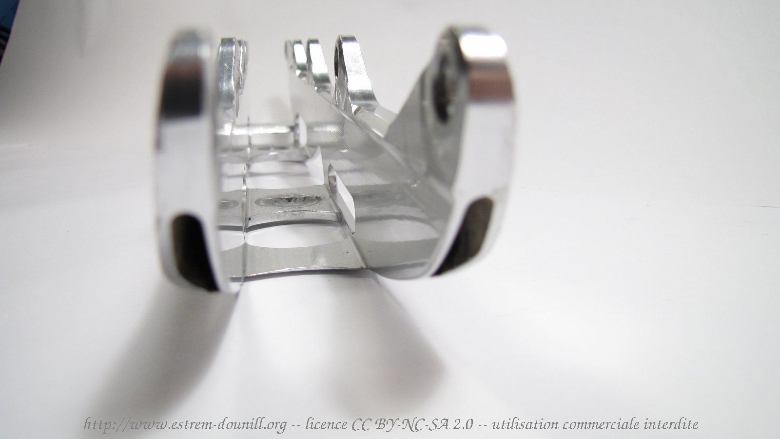 mogema_XT-90_detail_abscence_ponts.jpg