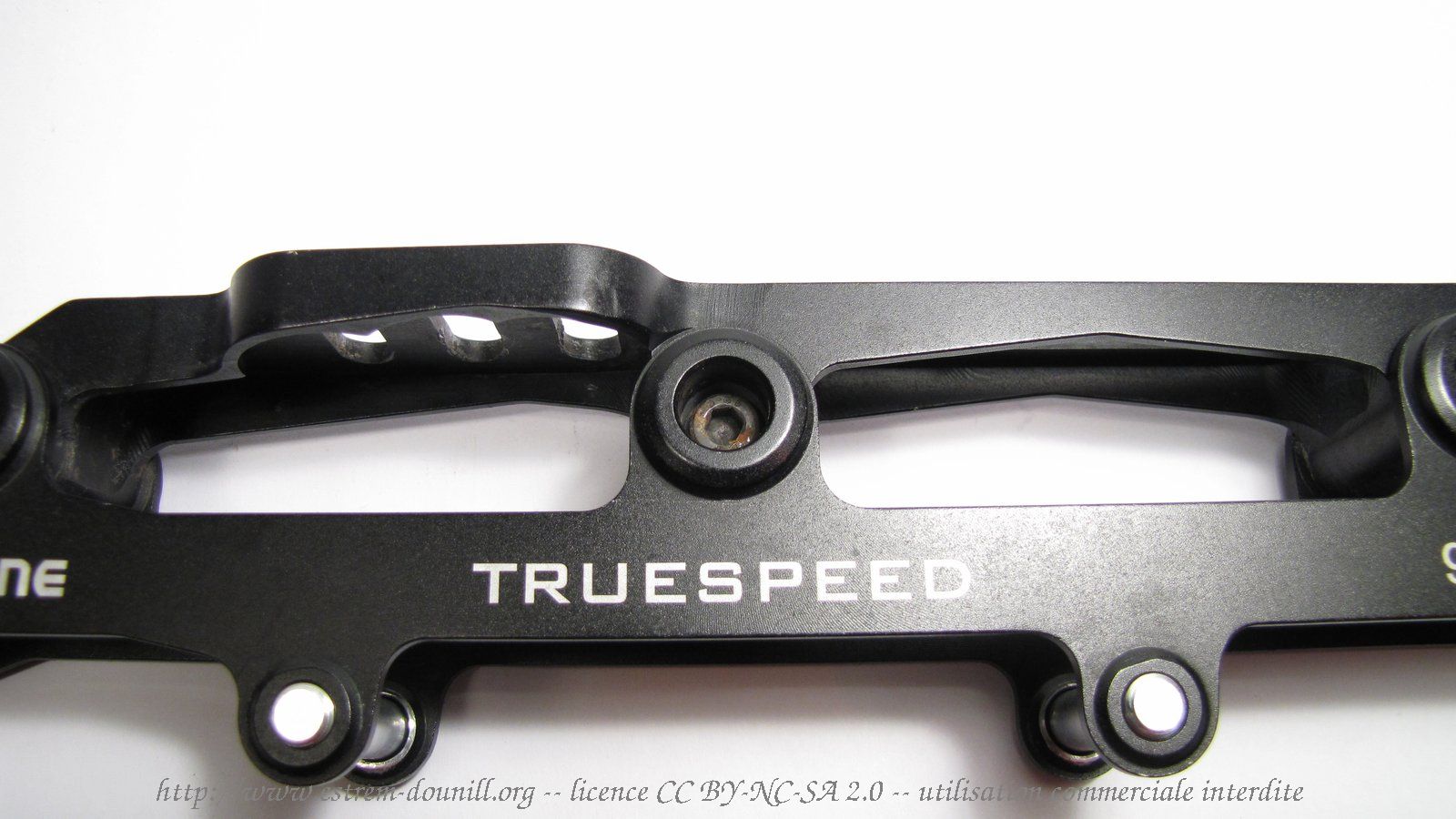pc-vane_truespeed_90mm_detail_fixation_parois.jpg