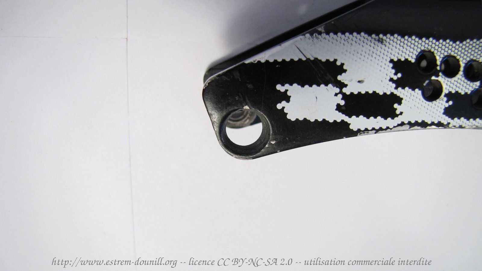 powerslide_mag_9_detail_manque_matiere_autour_axe.jpg