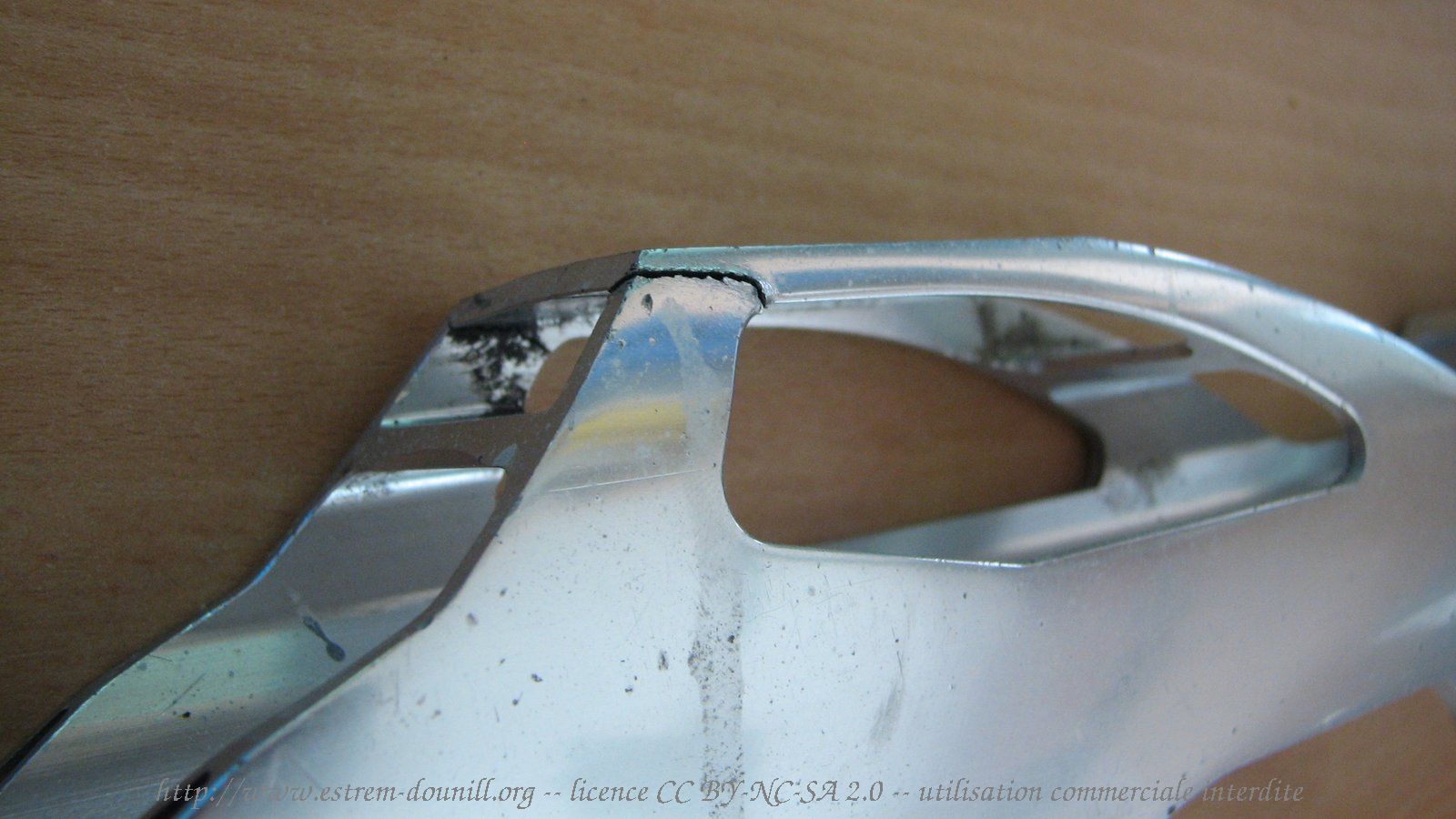 rollerblade_mogema_dualbox_detail_embase_arriere_cassee.jpg