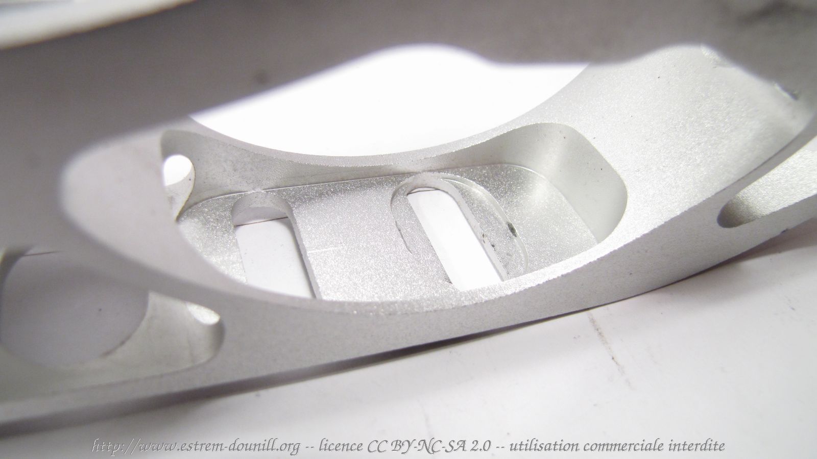 rollerblade_top_fuel_detail_entraxe_190mm.jpg