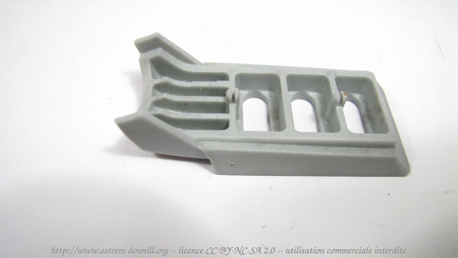 salomon_tension_force_DR190_UFS_detail_cale_arriere.jpg