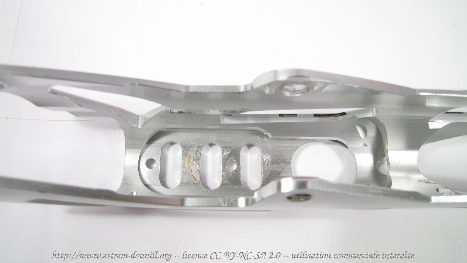salomon_tension_force_DR190_UFS_detail_embase_arriere.jpg