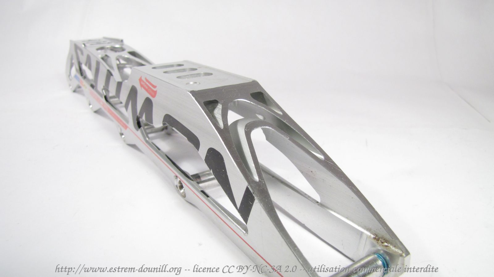 salomon_tension_force_DR190_UFS_detail_pont_avant.jpg