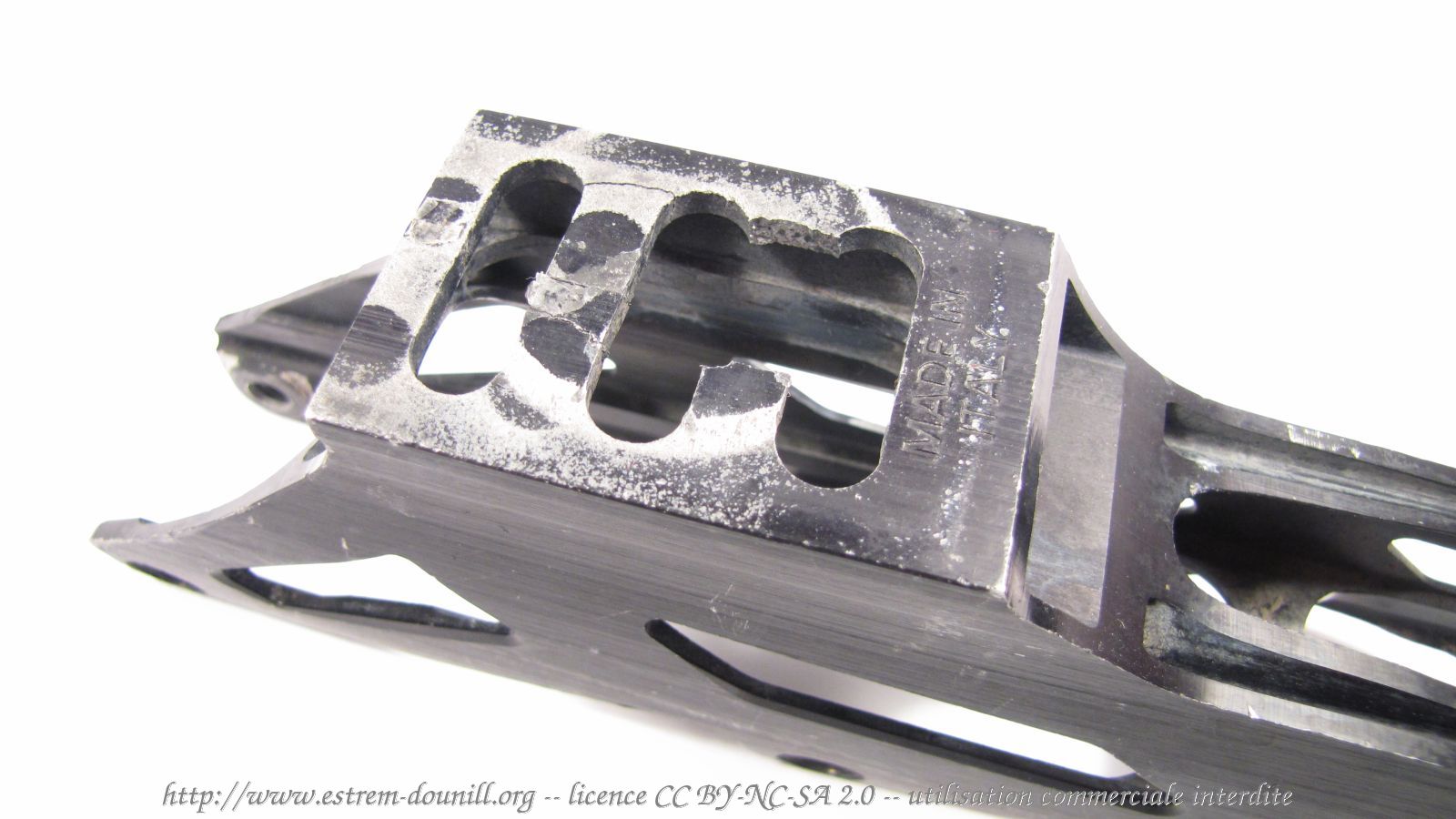 salomon_tension_force_DR220_detail_casse_embase_arriere_1.jpg