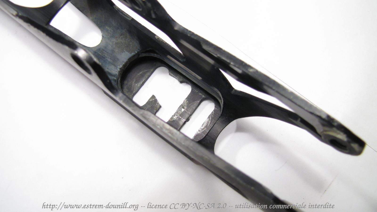 salomon_tension_force_DR220_detail_casse_embase_arriere_2.jpg
