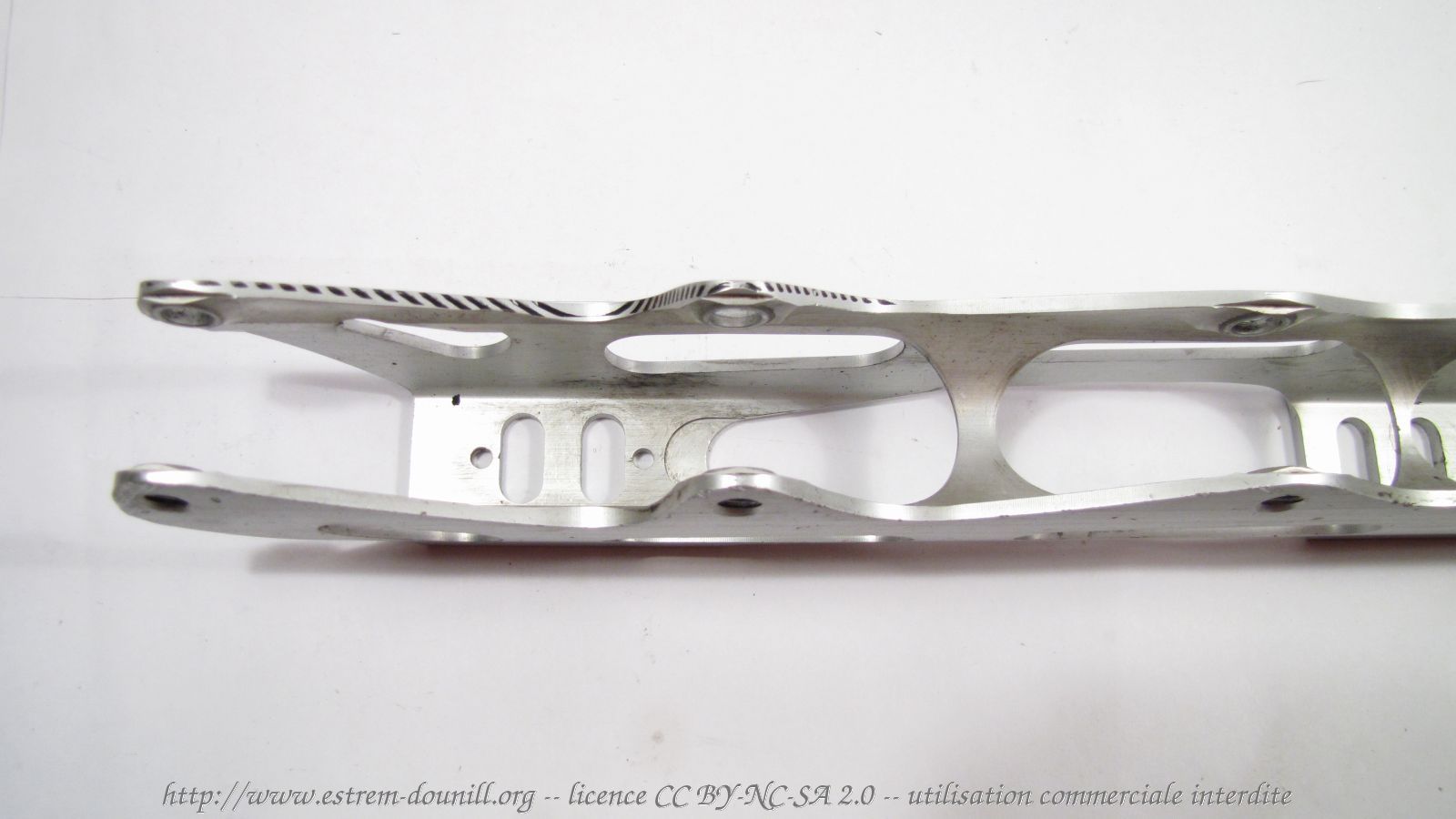 salomon_tension_force_slash_5_detail_embase_arriere.jpg